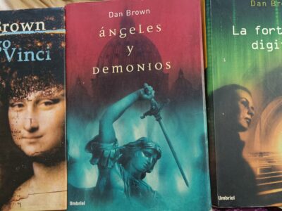 3 libros del Dan Brown.