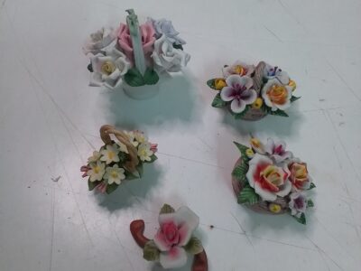 Cestitas de flores de porcelana o cerámica