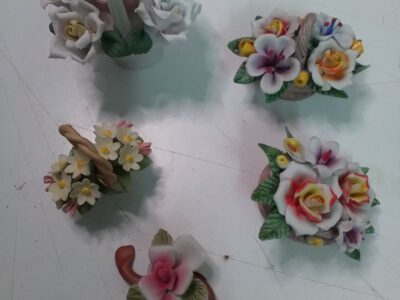 Cestitas de flores de porcelana o cerámica