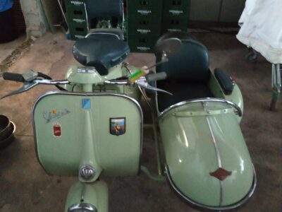 Vespa con Sidecar