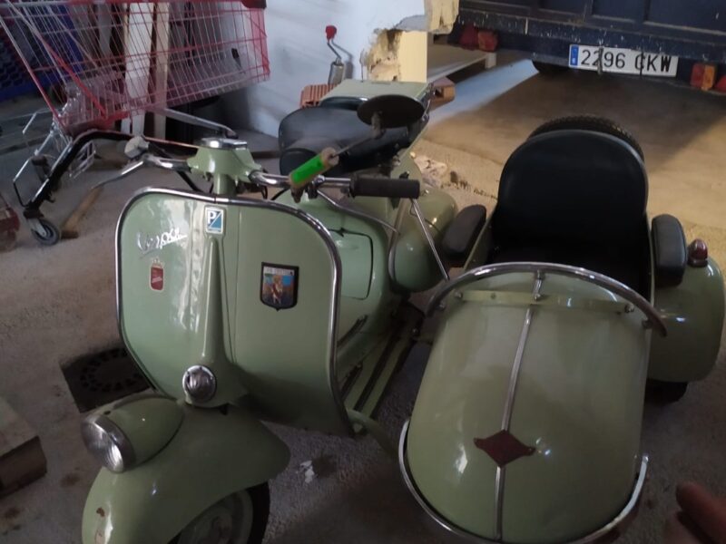 Vespa con Sidecar