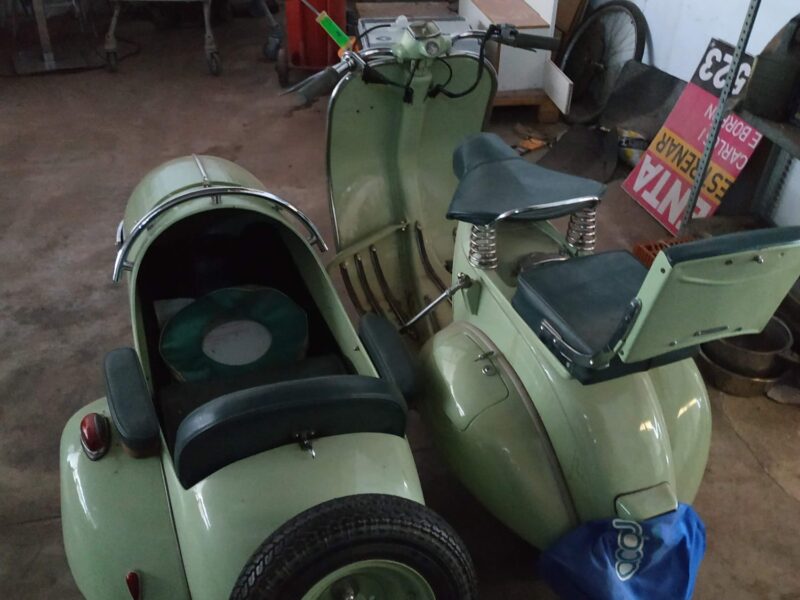 Vespa con Sidecar