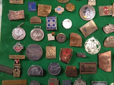 Lote de medallas e insignias deportivas suizas