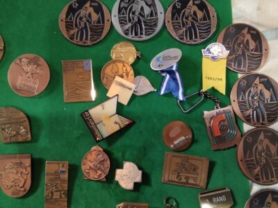 Lote de medallas e insignias deportivas suizas